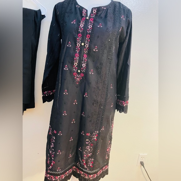 Pakistani 3 pc embroidered suit - Picture 11 of 11